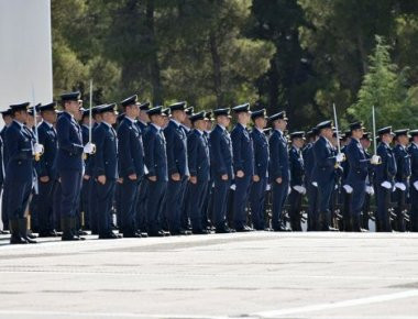 Τα ξίφη στους νέους και νέες ανθυποσμηναγούς επέδωσε ο Π. Παυλόπουλος (φωτό)